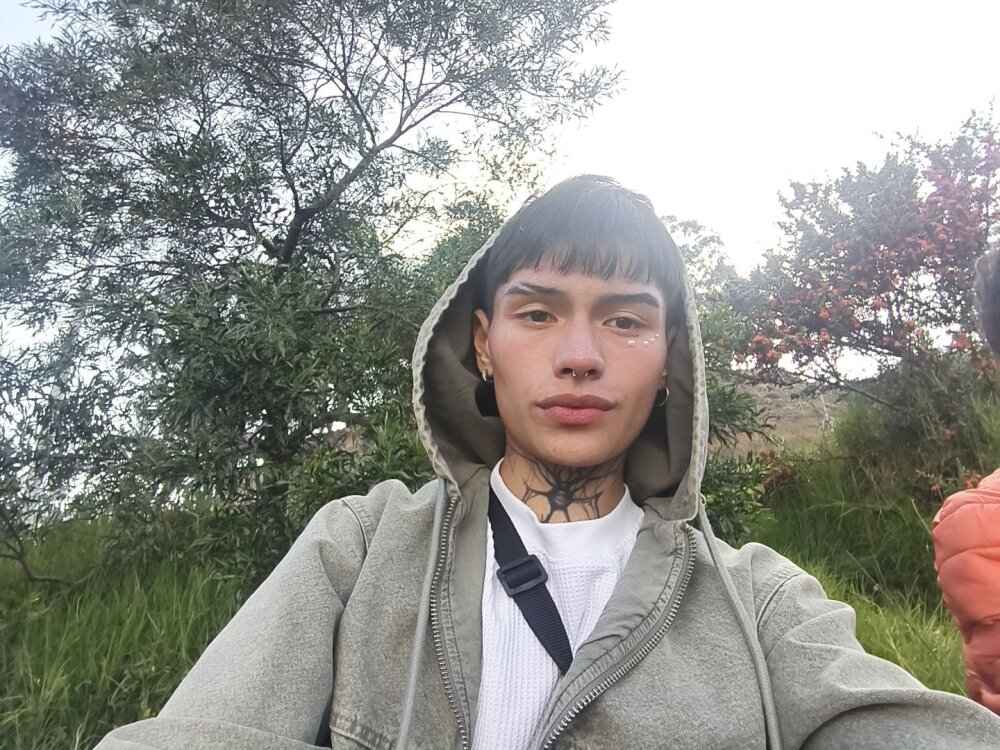 damian_js' Offline XXX Chat