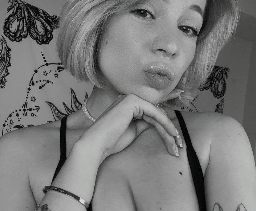 EllySunlover's Offline XXX Chat
