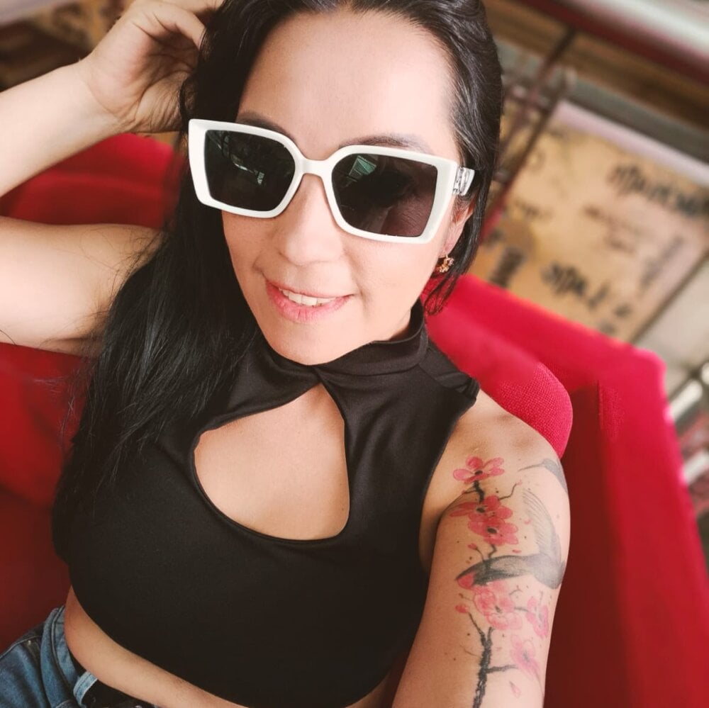 Live sex webcam photo for Roxxana_ #289971390