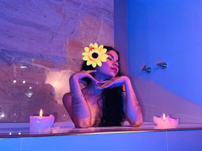 im_charlotte_ 🌦 naked chat