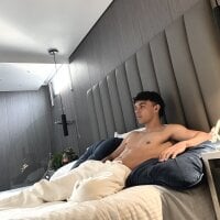 justinmorre's webcam live show