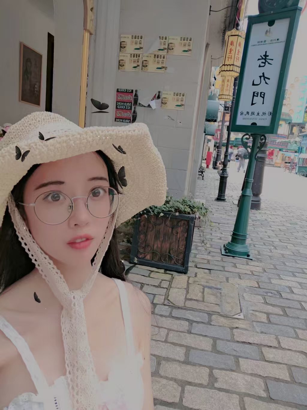 Bella__