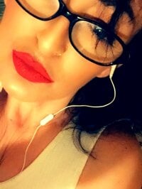 aussiegirlkaz's Offline Chat Room