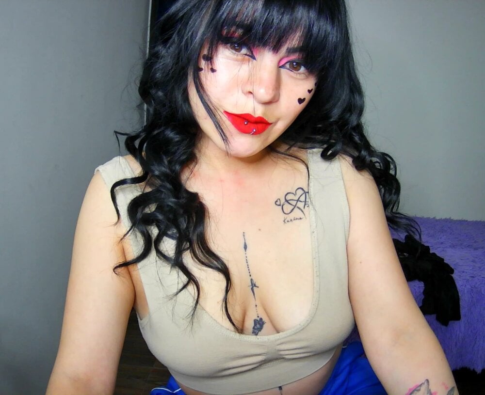 chatnmate.com kinky_valery livesex profile in at-at cams