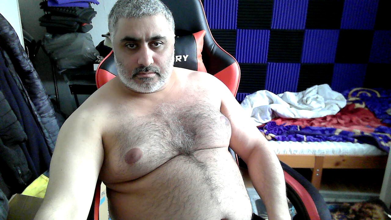 Bear_1985 live webcam