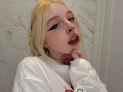 HildaEvatt - Stripchat Teen Lovense Cam2cam Girl 