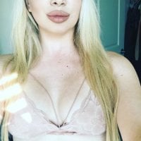 blondebunny's Offline Chat Room
