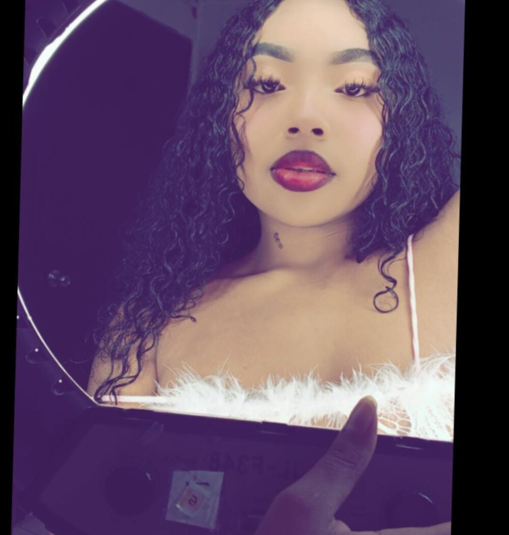 charlotte_walker1 from stripchat