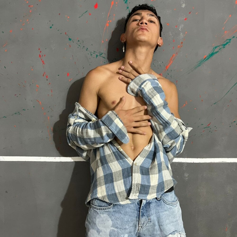 Leones_wild03 profile