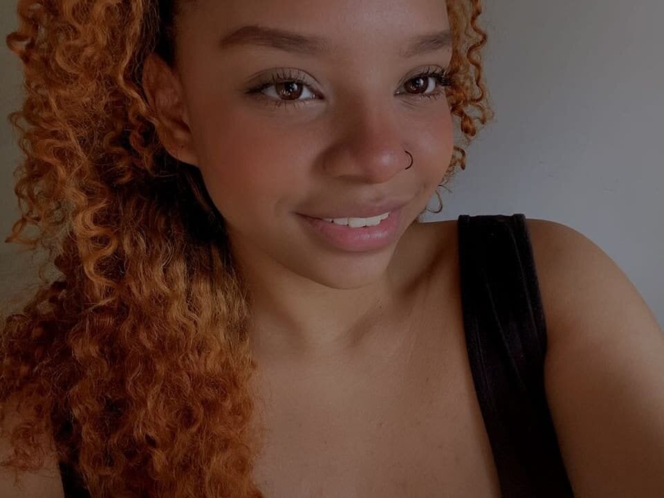 zoe_lunna webcam profile - Cameroonian