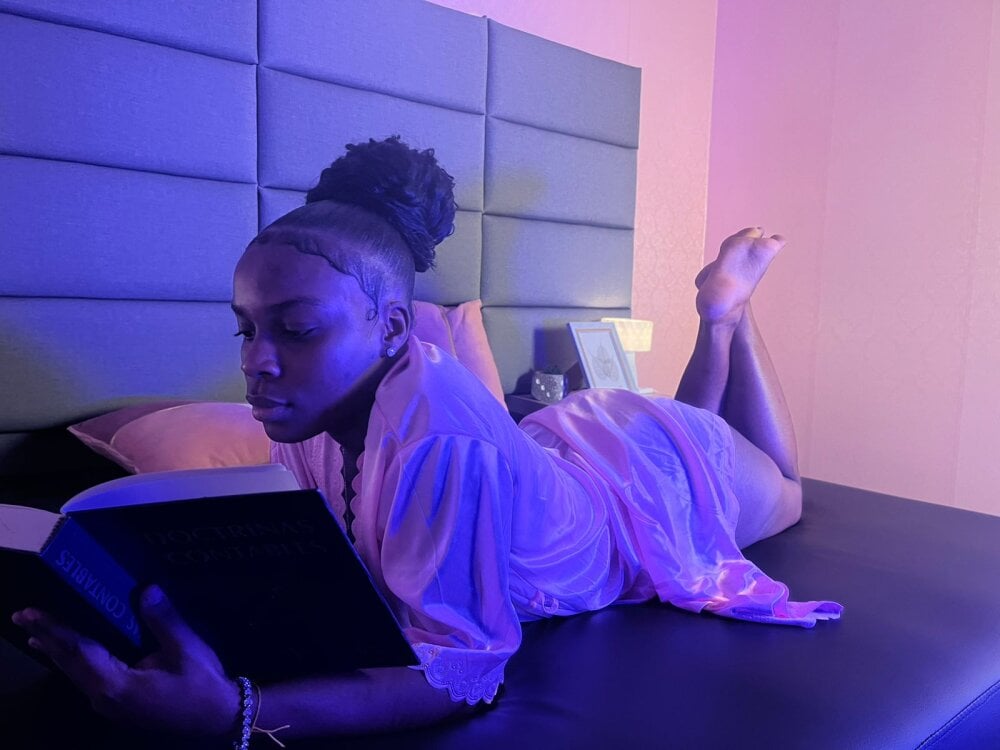 free6cams.com ema_blackk livesex profile in ebony cams