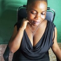 Juicy_melaninqueen's Offline Chat Room