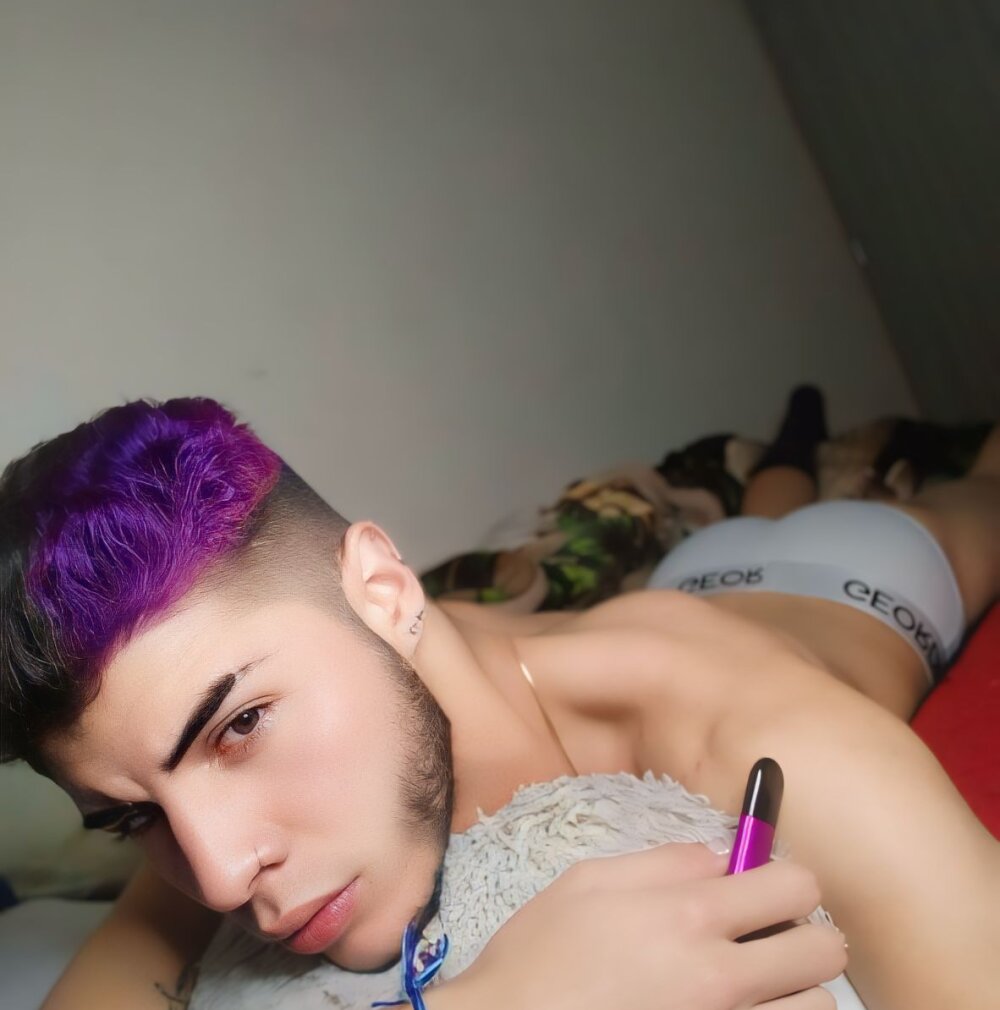 gilbertcronoz's Offline XXX Chat