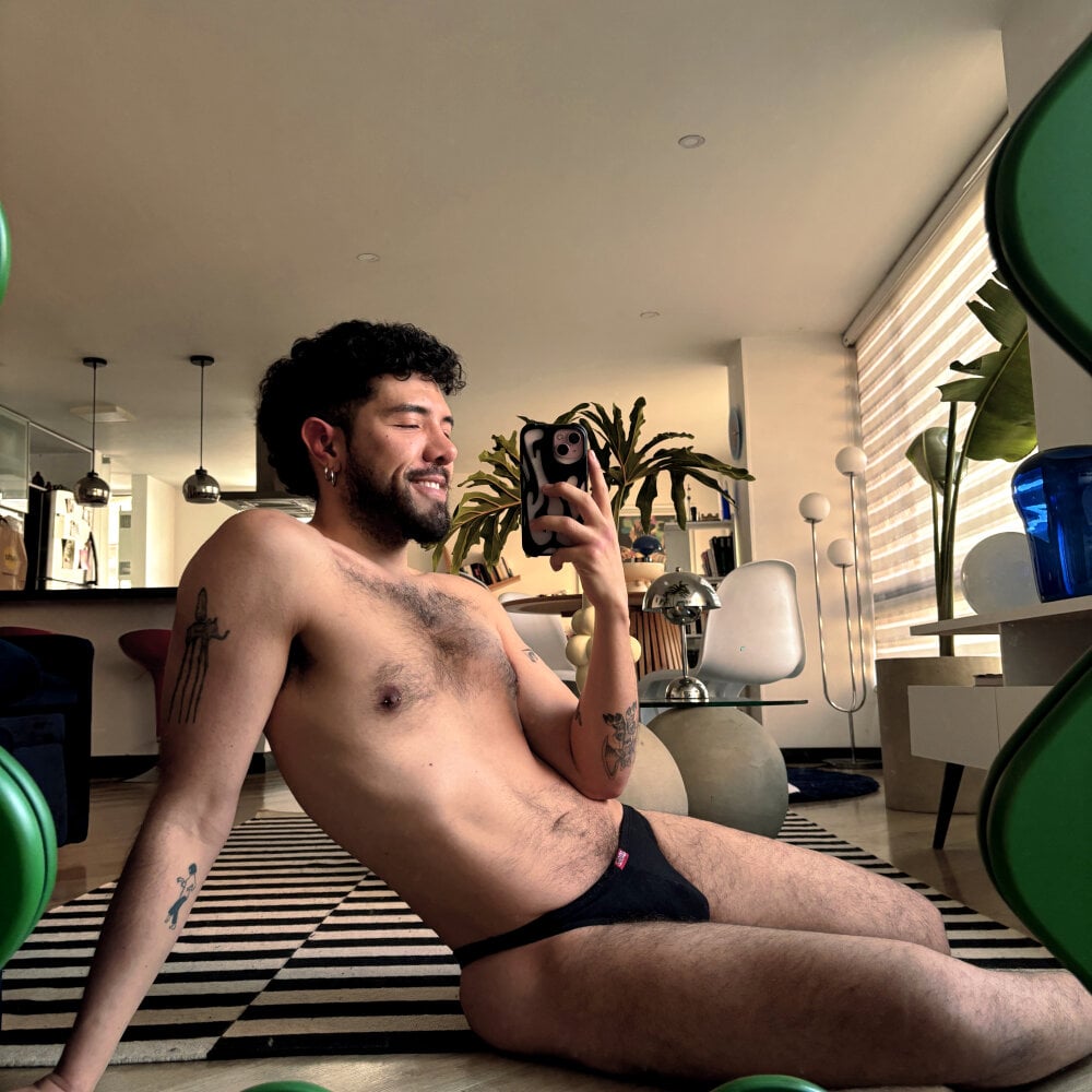 hairyalfix from stripchat