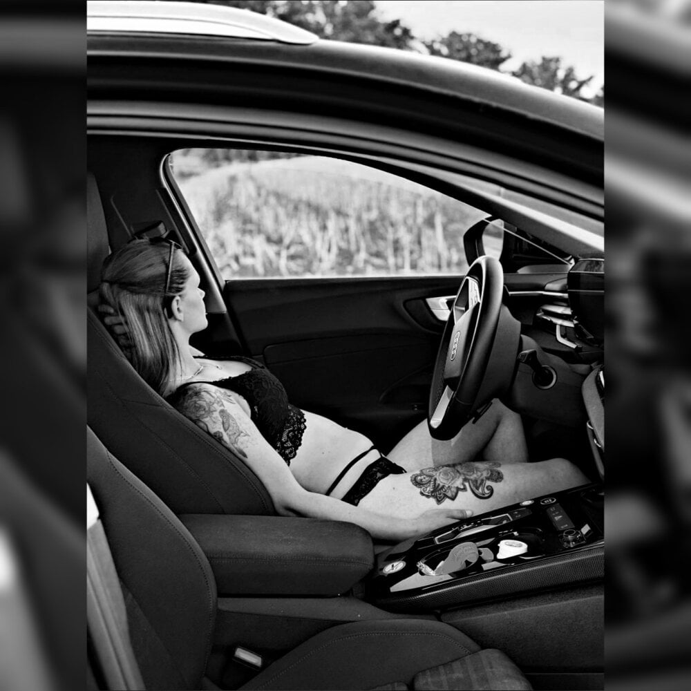 redteufelgirl webcam profile - Sri Lankan