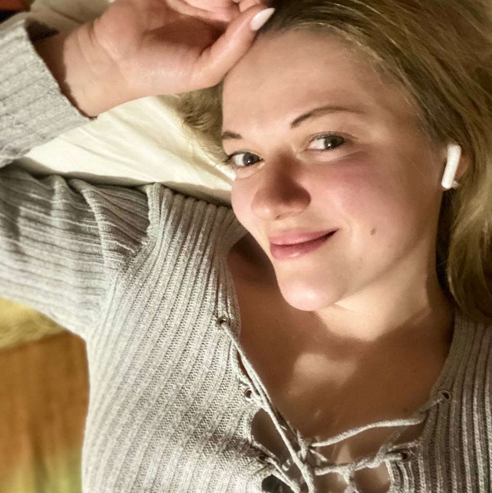 mega-camsex.net samantha_gloww livesex profile in right-behind-the-screen cams