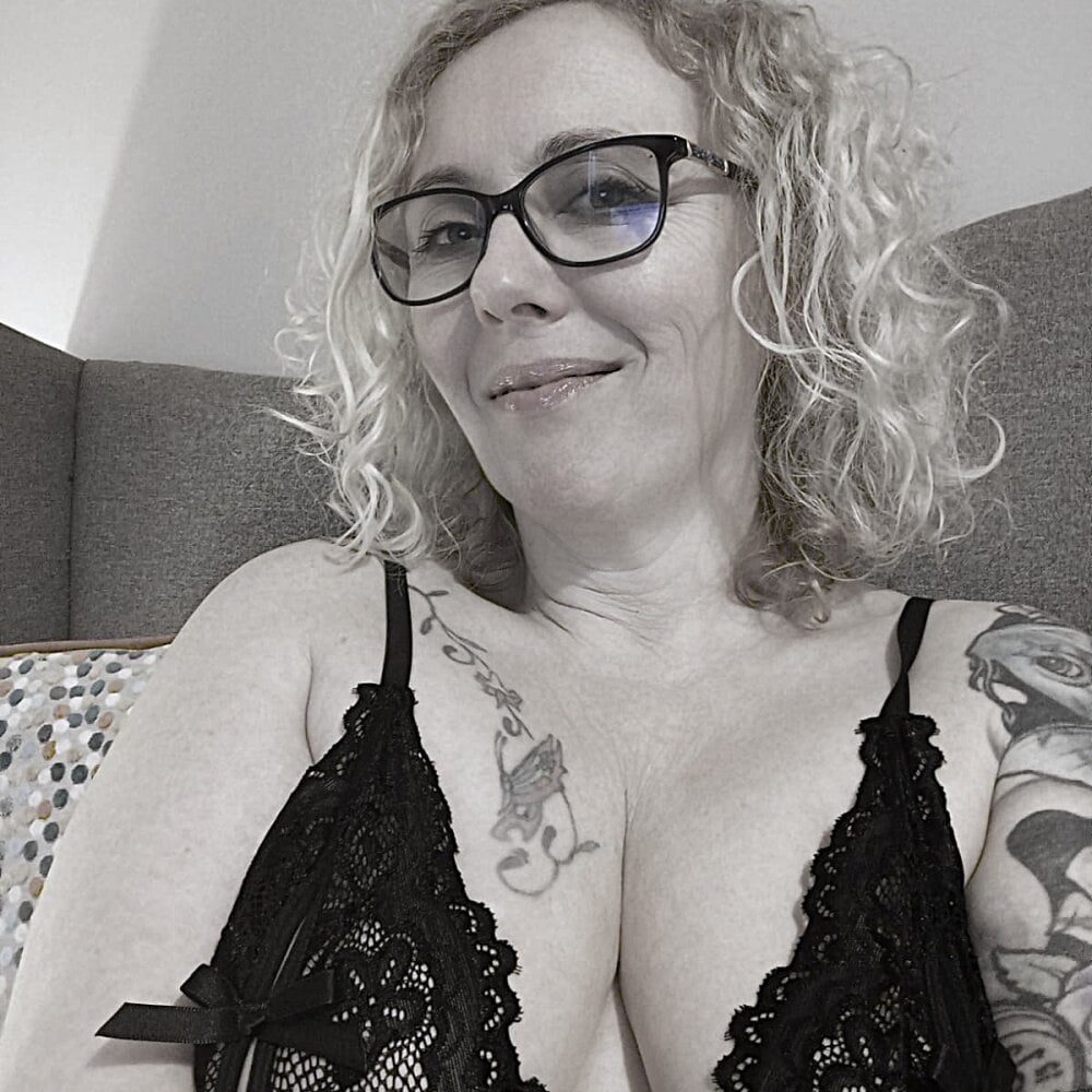 orla_fox webcam profile - Austrian