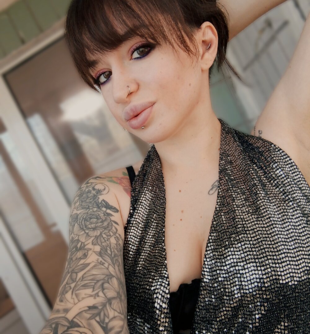 quiet_smile from stripchat