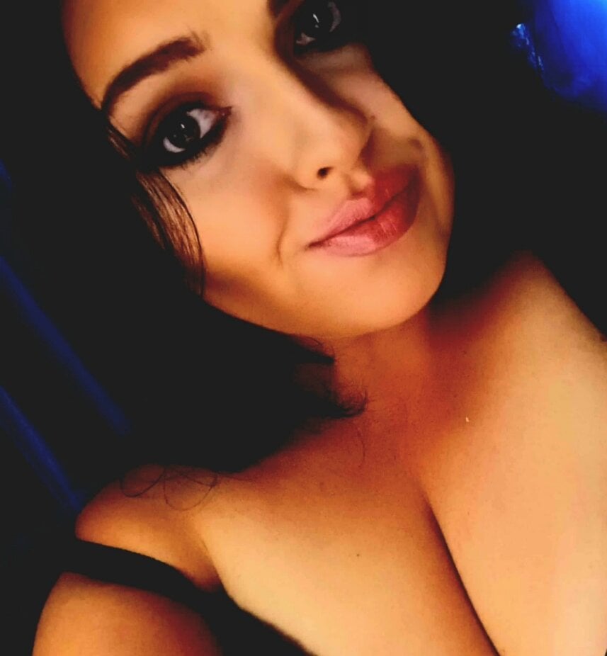 black_haired_devil from stripchat