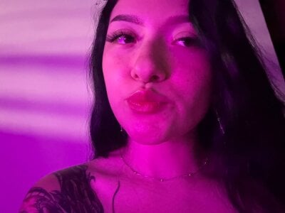 Sweett_tay Female Doggystyle Online Webcam Strip