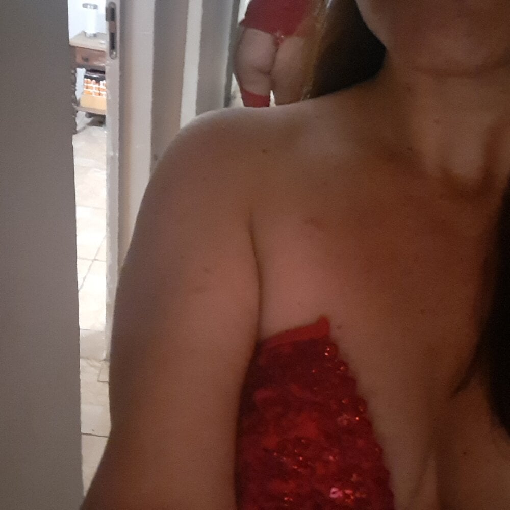 bruninhahot86 webcam profile - Australian