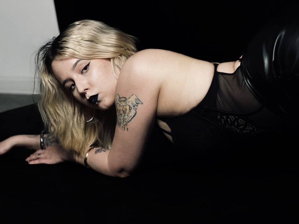 Watch Spacepace live on cam on StripChat