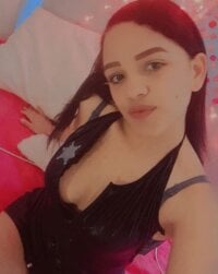 sofia_submissive7's Offline Chat Room