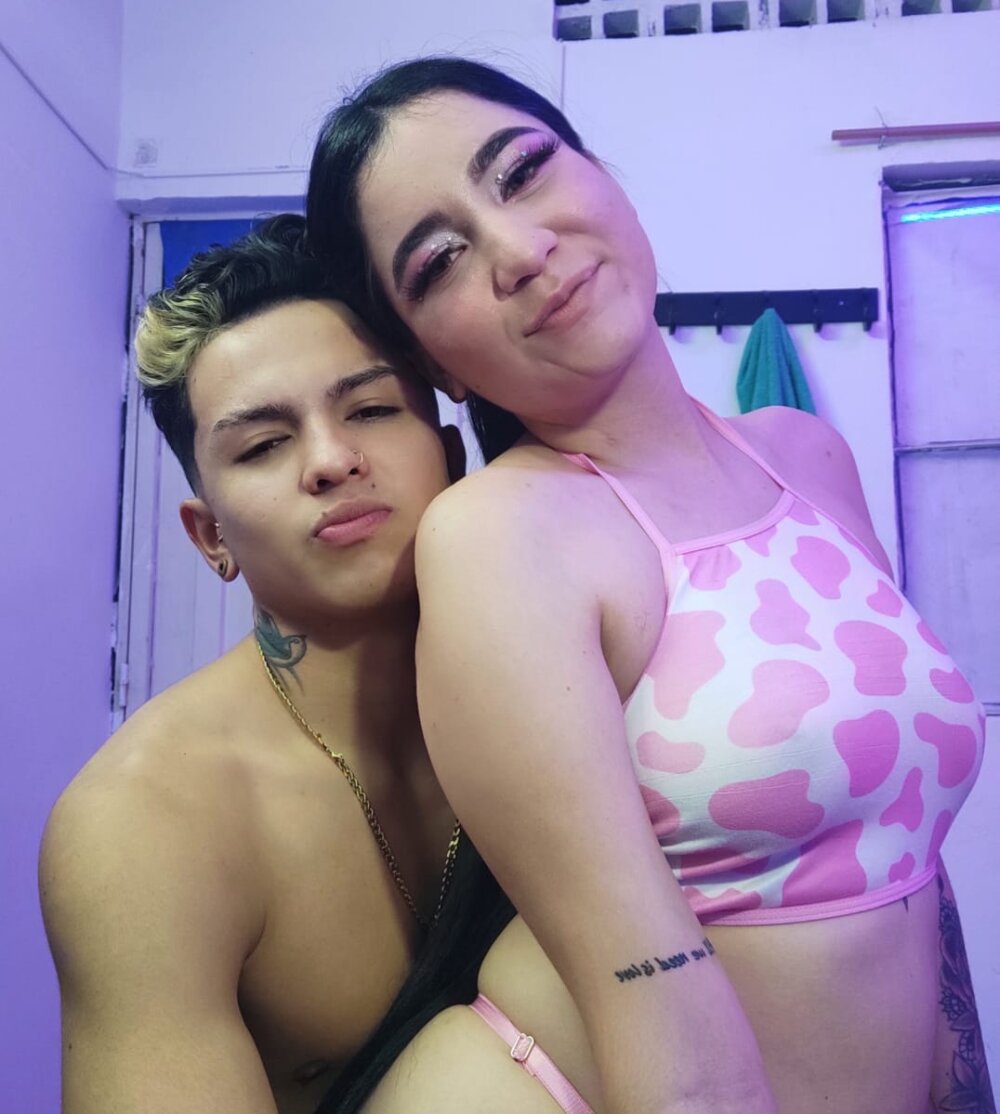 Watch  fullparty49 live on cam at StripChat