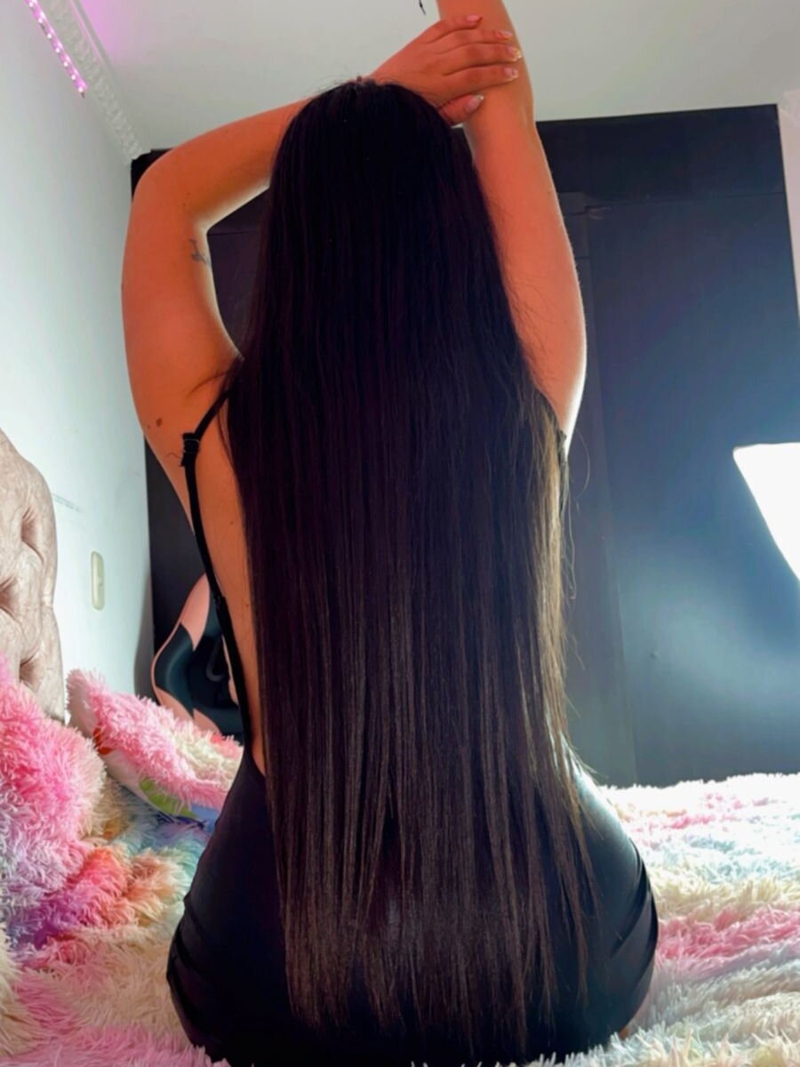 sleekcams.com lil_mila livesex profile in r-kellys-house cams