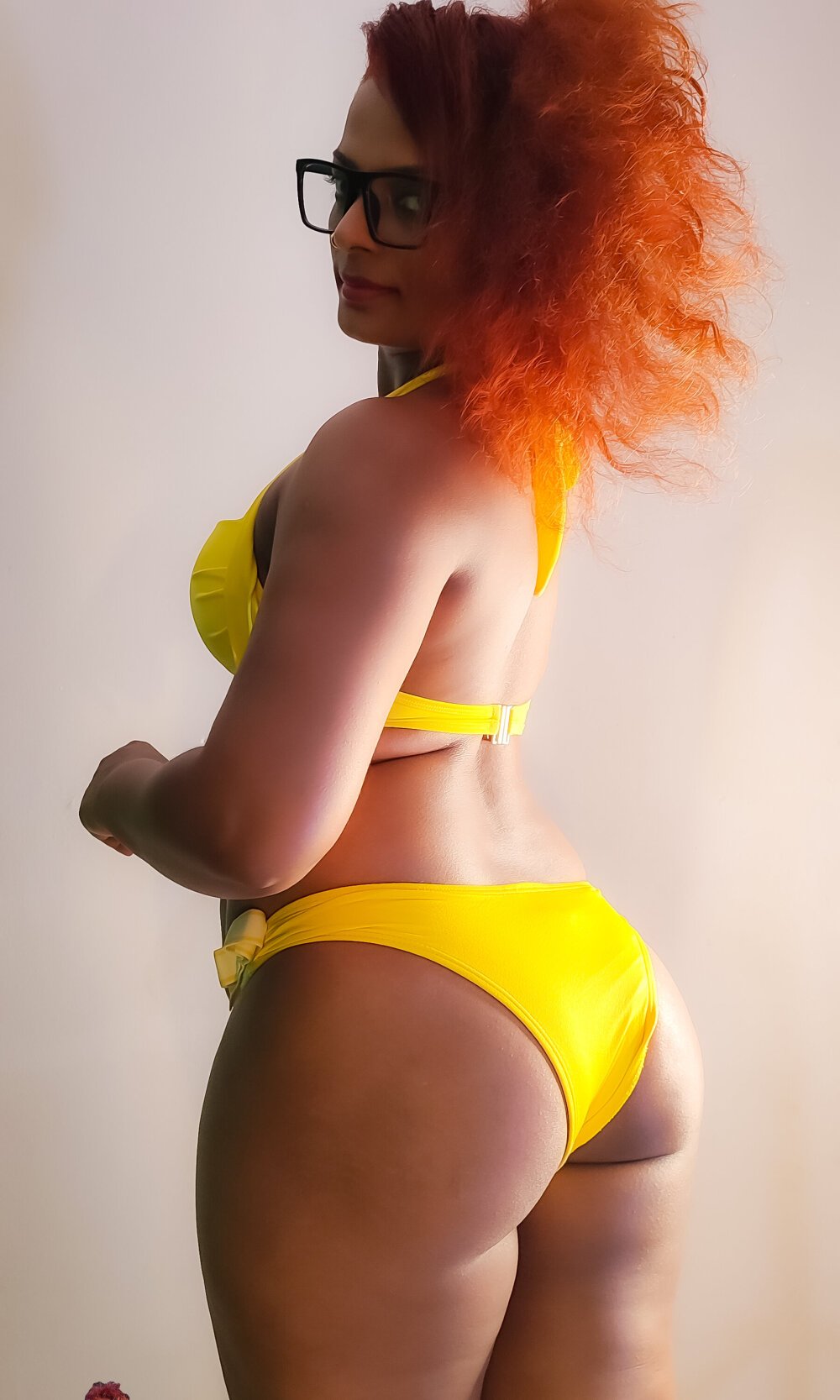 stripchat misti-sona webcam profile pic via elivecams.com