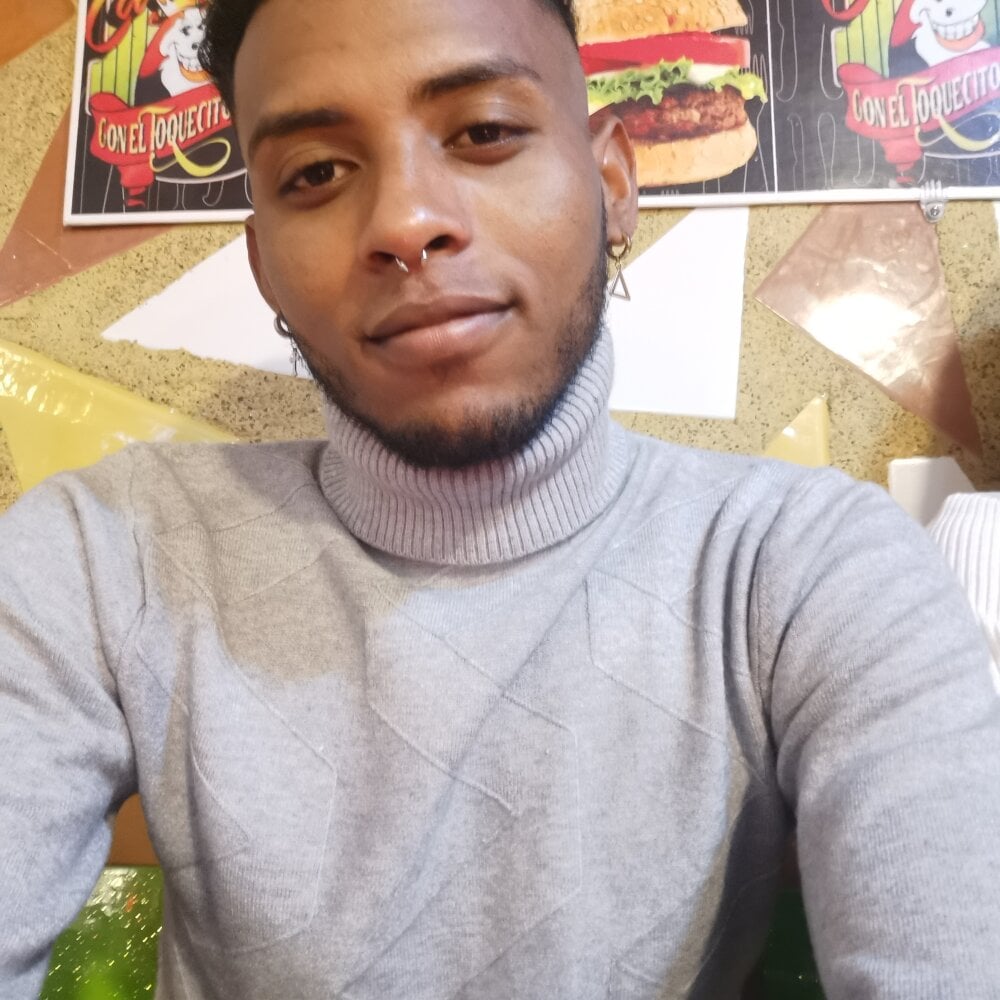 Live sex webcam photo for jordanyei01 #290217835