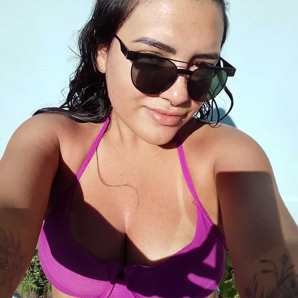 livesex.fan julie_m livesex profile in trimmed cams