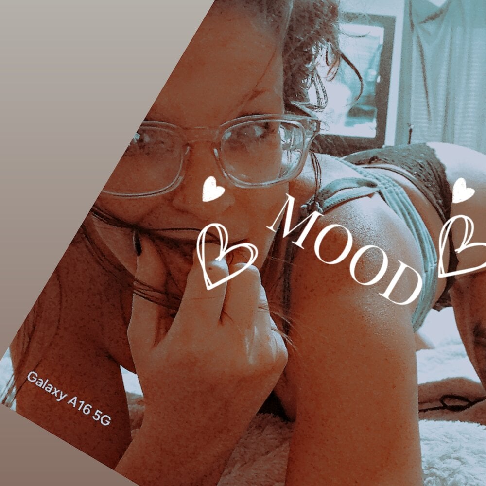 stripchat iamvideovixen webcam profile pic via sexlivecamsites.com