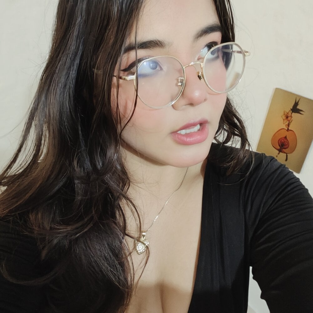 Naoko_7w7's Offline XXX Chat