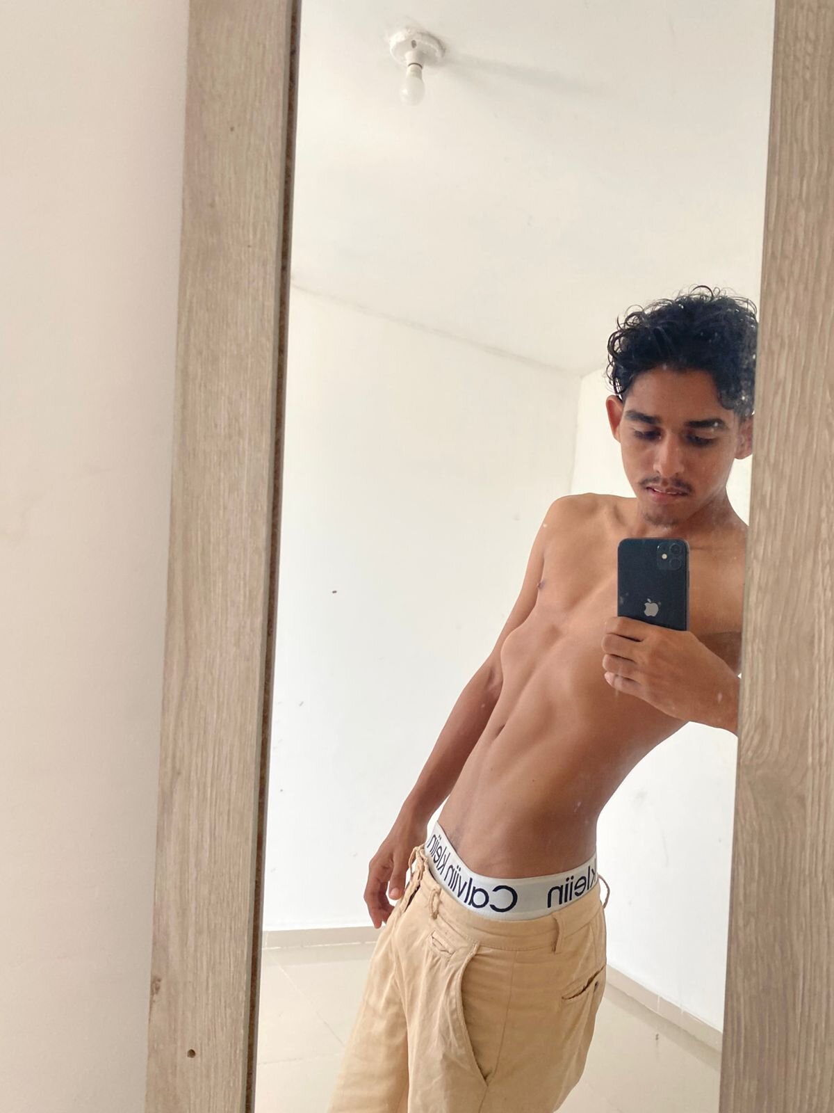 Alexishugecock