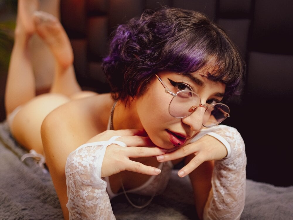 Lexyy_Bluee's Offline XXX Chat