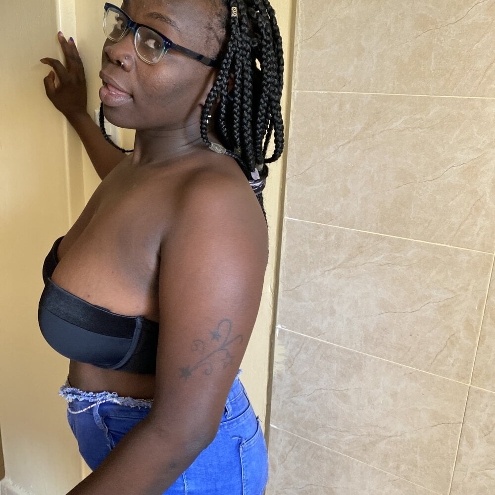 Watch  Cut_blackebony live on cam at StripChat