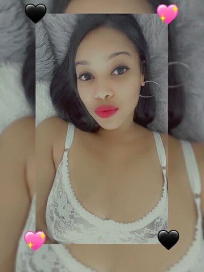 _MoniqueLovay_ on StripChat