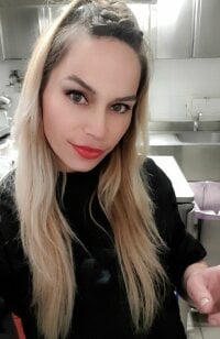 Beatrix69x's Offline Chat Room