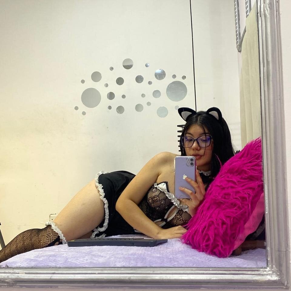 livesexr.com kendall_wish livesex profile in ask-me-i-might-tell cams