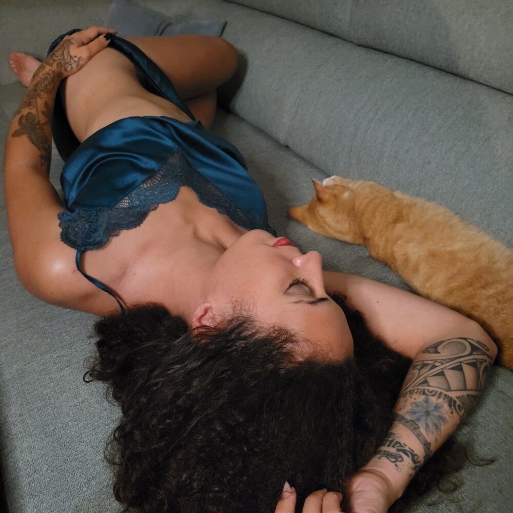 mega-camsex.com ms_noraa livesex profile in athletic cams