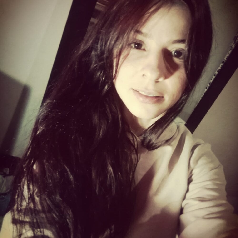 Live sex webcam photo for Estefani_32 #290449280