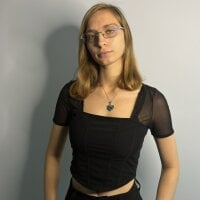 YoungQueenn's Offline Chat Room