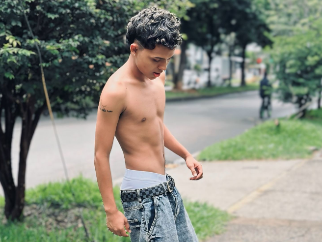 Carlos_foxx Offline XXX-chat