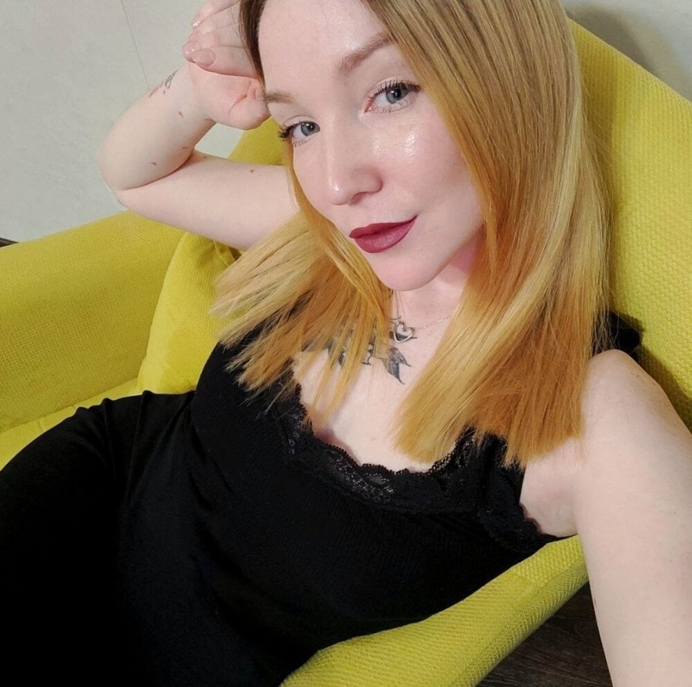 stripchat aionnew webcam profile pic via sexlivecamsites.com