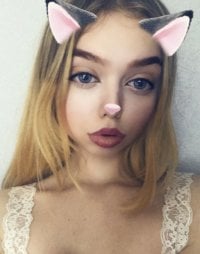AlinaCandyS' Offline Chat Room