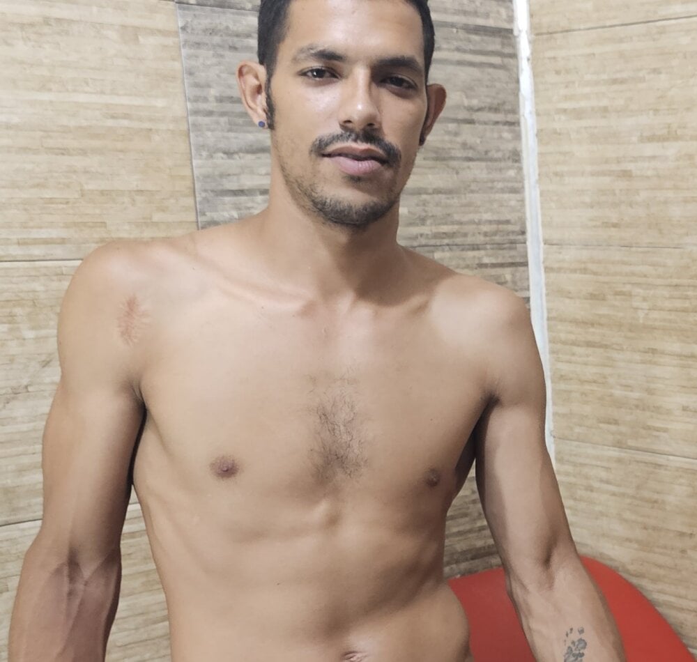 guyeifmaxiro profile