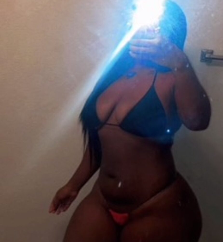 Live sex webcam photo for CandiAndGalaticCock #289952730