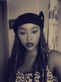 Charlote_e's Offline Chat Room