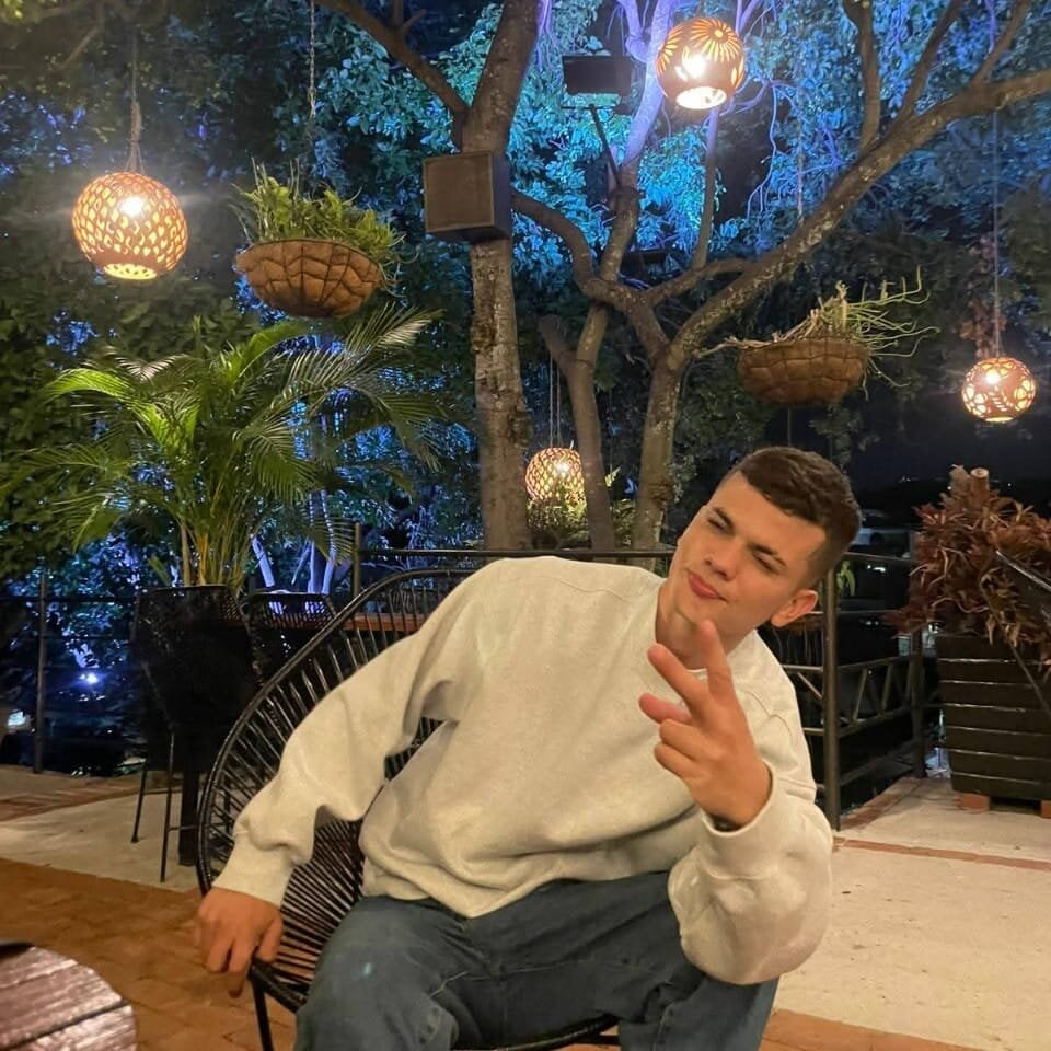 enzo_martinez18 from stripchat